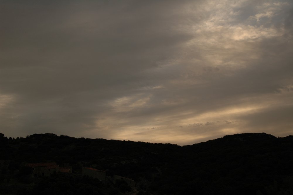 Cielo,  tierra y algo mas